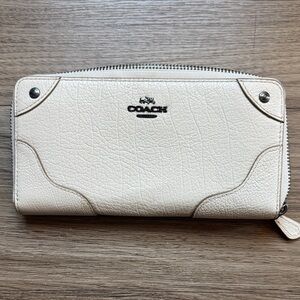 Coach Off-White Zippered Leather Zip Wallet